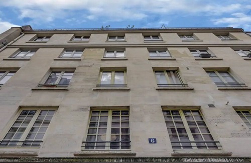 Arts-et-Metiers House | THE TRUE ESSENCE OF LE MARAIS &ITS COBBLESTONE STREETS-SQUARE DU TEMPLE
