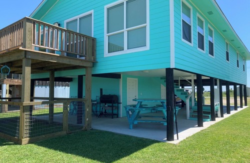 Cedar Lane House | The Trusty Trout - 5 bedroom house w/lighted pier on Caney Creek in Sargent, TX