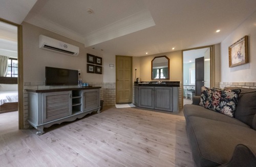 Taman Istana House | The Tudor