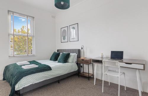 Haringey Apartment | The Turnpike Residence - Free Parking