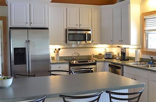 Avon House | The Turtle Club - One level 4 Bedroom House with Pool, Large Docks, Canal Access
