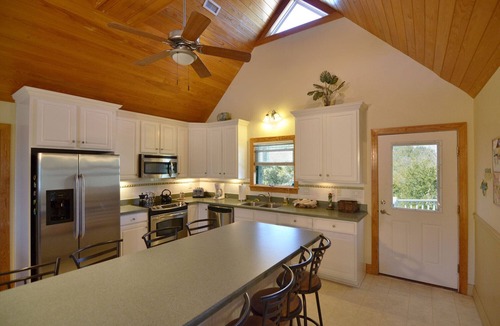 Avon House | The Turtle Club - One level 4 Bedroom House with Pool, Large Docks, Canal Access