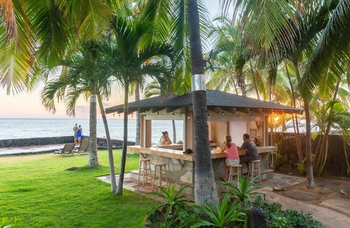 Makaha House | The Turtle House, a 5 Bedroom Oceanfront Villa!