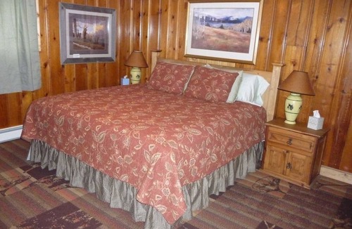 Twin Lakes Hotel | The Twin Lakes Inn