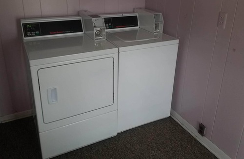 Ontario Center House | The Twin Rock Motel. Clean, Quiet. Cable and Wi-Fi