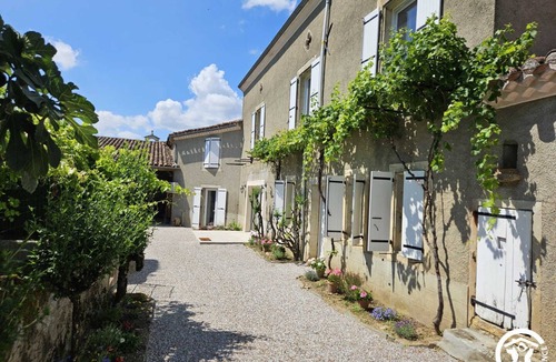 Castres House | The Twins' surprise