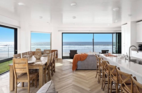 Townsite Condo | The Ultimate Beachfront Getaway S702-4