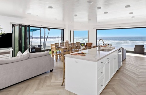 Townsite Condo | The Ultimate Beachfront Getaway S702-4