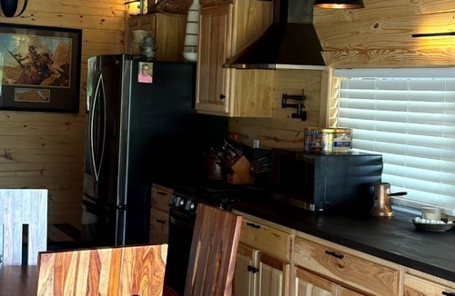 Glenwood Cabin | The Ultimate Game Day & River Retreat 2BD/2BA Luxury Rustic Oasis