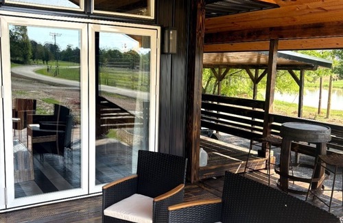 Glenwood Cabin | The Ultimate Game Day & River Retreat 2BD/2BA Luxury Rustic Oasis