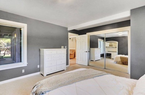 Auburn House | The Ultimate Lakefront Home! Fully Furnished - 30-Day Minimum Stay