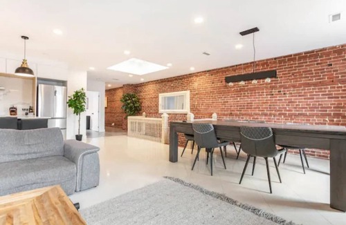Plateau Mont Royal Apartment | The Ultimate Plateau Retreat – 10BR Sleeps 24