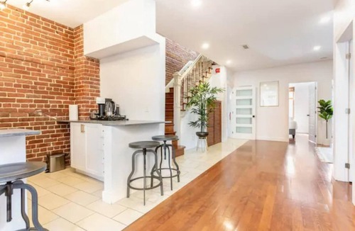 Plateau Mont Royal Apartment | The Ultimate Plateau Retreat – 10BR Sleeps 24
