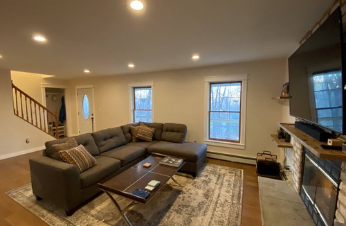 Gardiner House | The Under Ridge Home - 4 Bedroom w/Fireplace