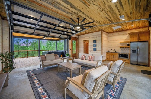 Pickens Cabin | The Unicorn – 8BR Luxury Cabin w/Pool & Pickleball!