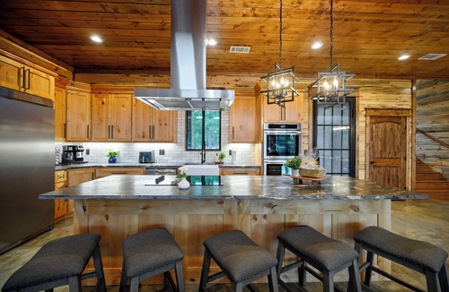 Pickens Cabin | The Unicorn – 8BR Luxury Cabin w/Pool & Pickleball!