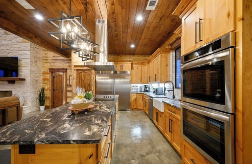 Pickens Cabin | The Unicorn – 8BR Luxury Cabin w/Pool & Pickleball!