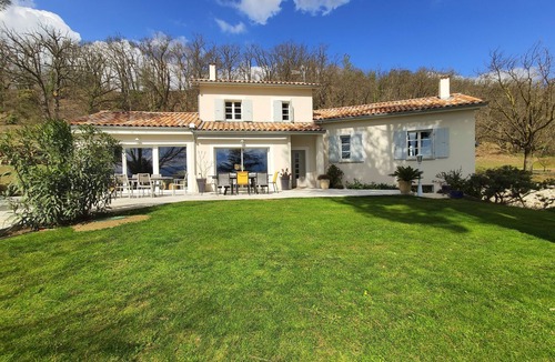 Mours-Saint-Eusebe Villa | The unique Villa Moursoise