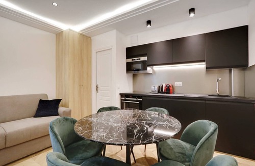 Porte-Saint-Martin Apartment | The Upper Marais Superb apartment for 6 people