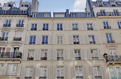 Porte-Saint-Martin Apartment | The Upper Marais Superb apartment for 6 people