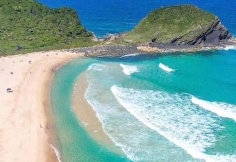 Smiths Lake House | The Upper Room