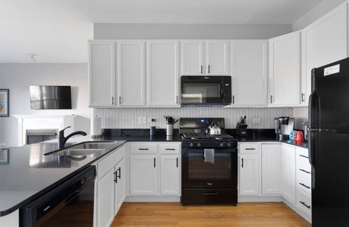 Tri-Taylor Condo | The Upscale Getaway Near Downtown