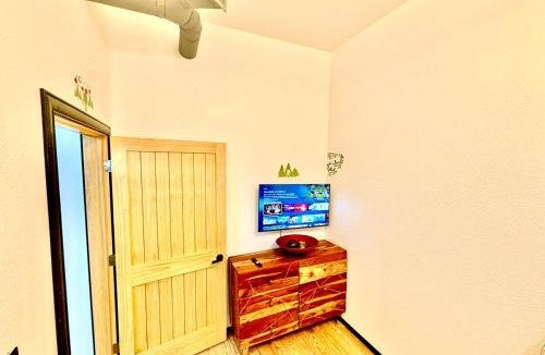 Lawrence Apartment | The Upstairs Escape