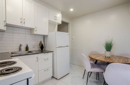 Cote-Des-Neiges—Notre-Dame-De-Grace Apartment | The Uptown Retreat|Stylish 3BR in NDG