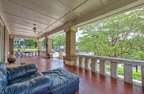 Siloam Springs House | The Uptown Suite at The Historic Connelly Harrington