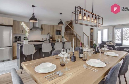 Pont-Rouge House | The Urban Flower in Portneuf - SPA, Sauna, Pool