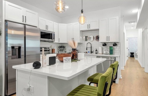 Sylvan Hills Condo | The Urban Oasis - 3BD Condo w/King Bed Suite & Gated Parking