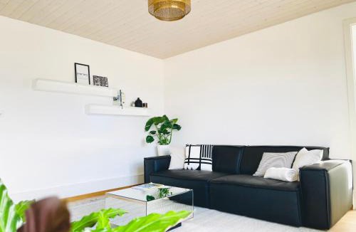 Oberhofen am Thunersee Apartment | -The Urbanist- Lakeview Free Parking 2BD Fast WiFi
