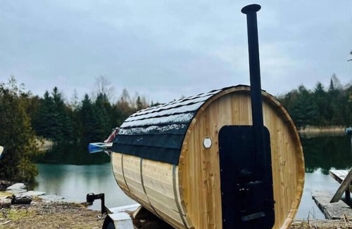 Uxbridge House | The Uxbridge Igloo on Pefferlaw Creek with Private Lake. Pet Friendly!