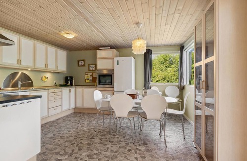 Egense House | The vacation home in Egense is located directly on the Limfjord.