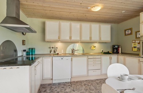 Egense House | The vacation home in Egense is located directly on the Limfjord.