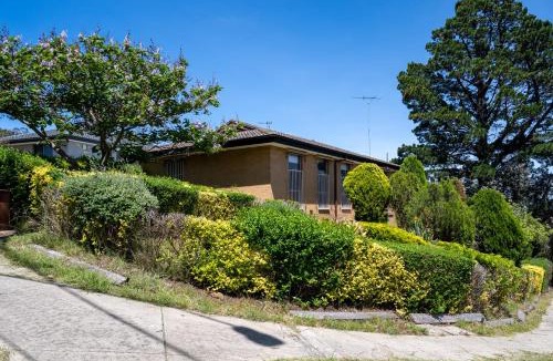 Broadmeadows House | The Valley View Guest House