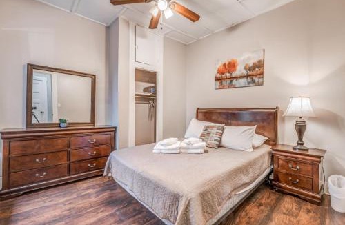 New Pathways Apartment | The Vance Corner Suite - Bright and Relaxing