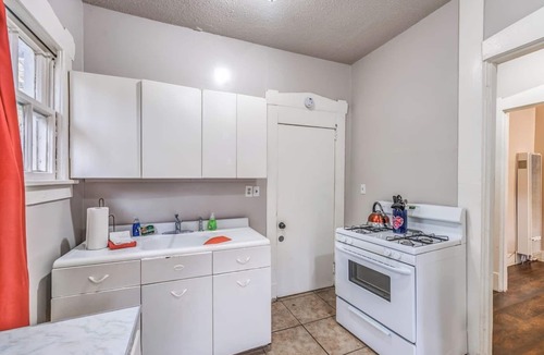 New Pathways Apartment | The Vance Corner Suite | Bright & Relaxing