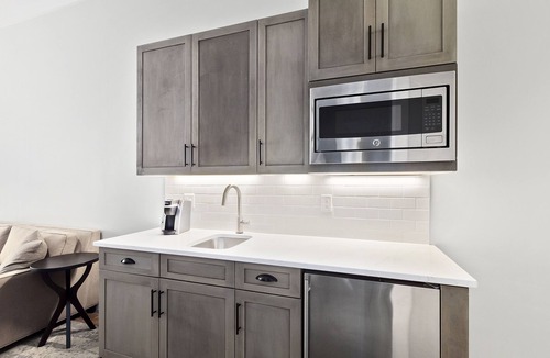 East Garden City Hotel | The Vanderbilt Hotel Suites