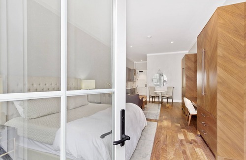 East Garden City Hotel | The Vanderbilt Hotel Suites