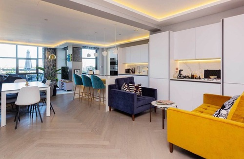 Southfield Apartment | The Vantage Point, by Veeve