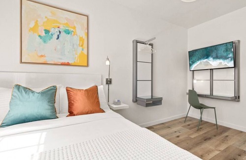 Downtown Long Beach Hotel | The Varden · A Self-Service Micro Hotel