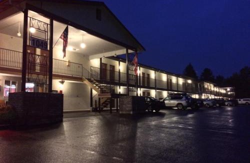 Centralia Hotel | The Varsity Inn North