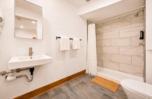 Chester House | The Velvet ADA Suite Near Philly Events GSS B3