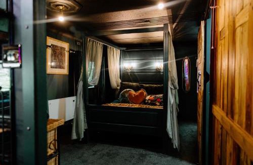 Burnham-on-Sea House | The Velvet Hideaway