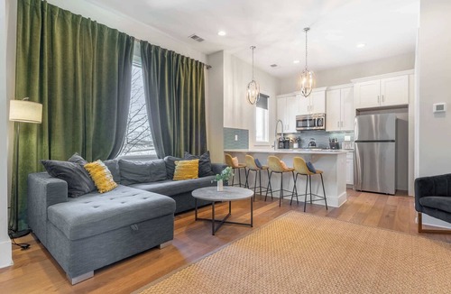 Germantown Condo | The Velvet Vinyl- Private Rooftop & Near Broadway