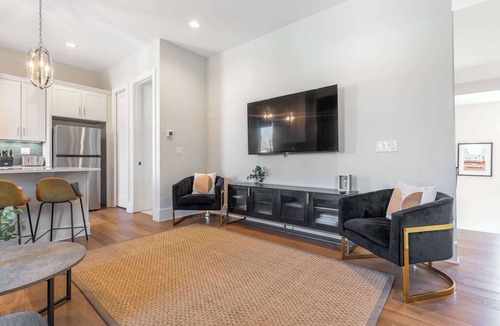 Germantown Condo | The Velvet Vinyl- Private Rooftop & Near Broadway