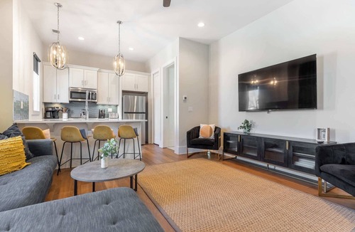 Germantown Condo | The Velvet Vinyl- Private Rooftop & Near Broadway