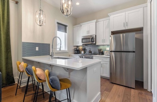 Germantown Condo | The Velvet Vinyl- Private Rooftop & Near Broadway