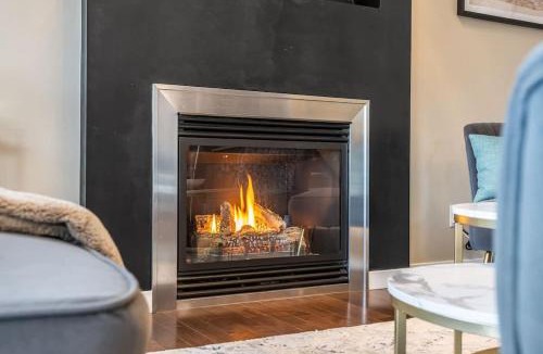 Southeast Calgary House | The Venti - 3BD 2BA Yard Garage & Upper Suite